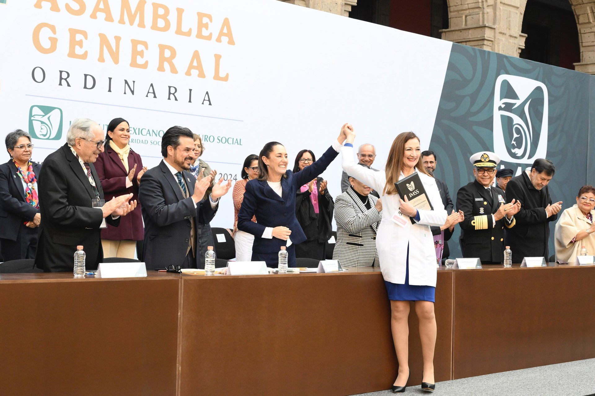 IMSS reconoce en su día a más de 41 mil médicas por su invaluable labor ...